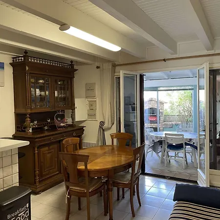 Hébergement de vacances 4 Pieces Avec Veranda, Proche Plage, Parking Prive Et Bbq - Saint Pierre La - Fr-1-229d-107 *
